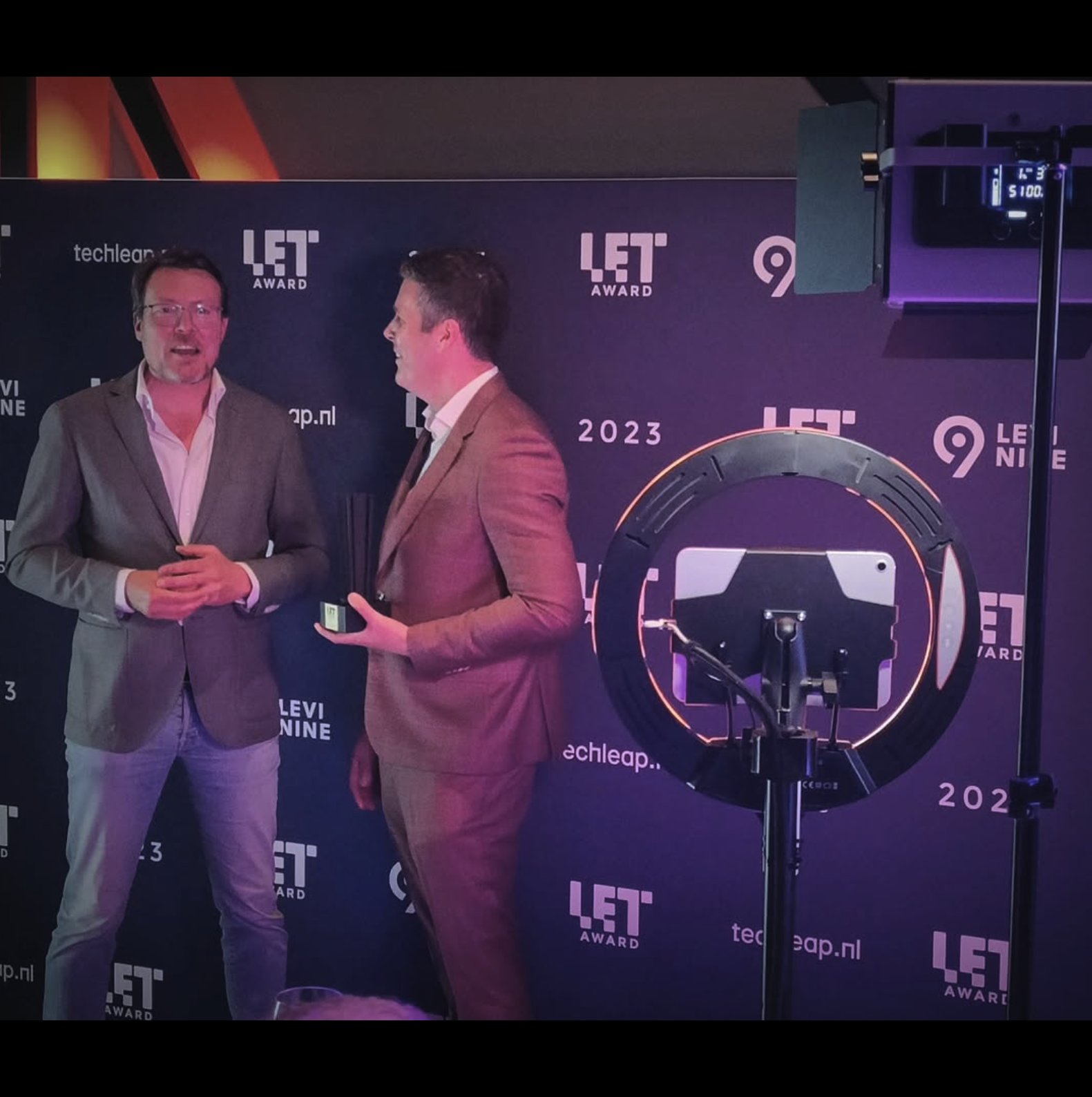 Prins Constantijn van Oranje bij de Booth Kings Light Ring photobooth tijdens de LET Award 2023