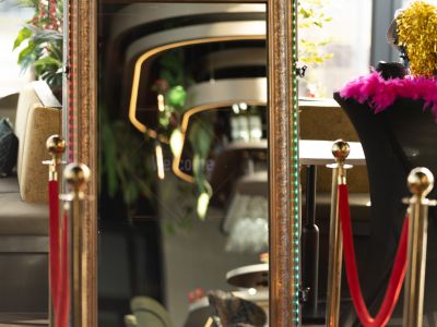 Rode loper met paaltjes 6