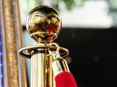 Rode loper met paaltjes 5